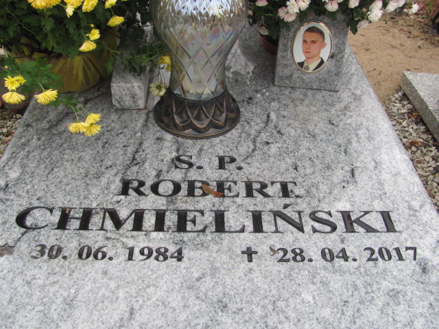 Robert Chmieliński 1984 Lubawa paraf. - Grobonet - Wyszukiwarka osób pochowanych